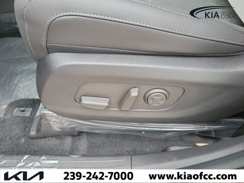 New 2026 Kia Carnival EX FWD image 22
