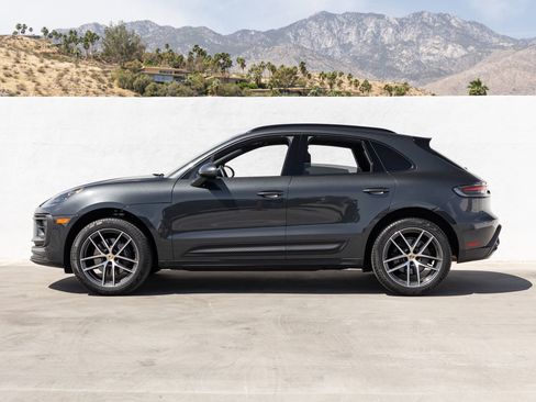 Certified 2025 Porsche Macan AWD/4WD image 2