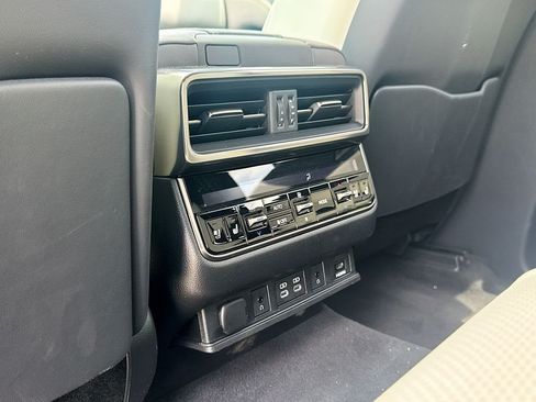 Used 2023 Lexus LX 600 4WD w/ Luxury Package image 33
