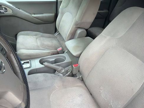Used 2012 Nissan Frontier SV AWD/4WD image 18
