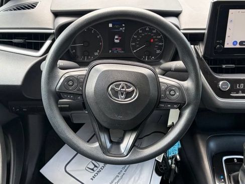 Used 2025 Toyota Corolla LE FWD image 34