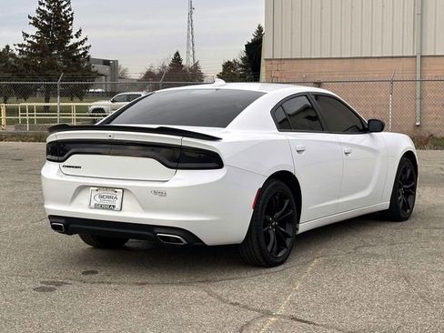 Used 2017 Dodge Charger SXT w/ Blacktop Package image 7