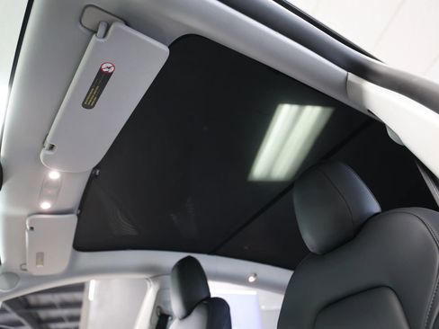 Used 2021 Tesla Model Y Performance image 30