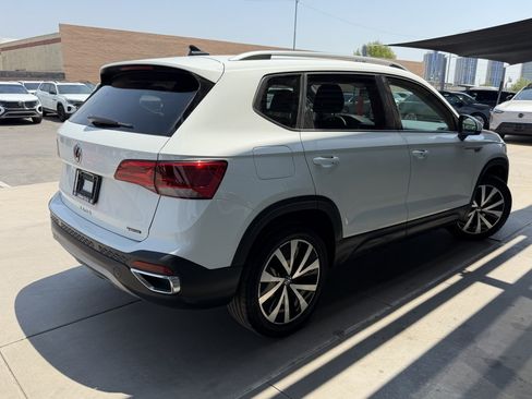 Used 2022 Volkswagen Taos SE AWD/4WD image 4