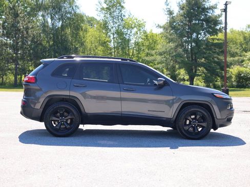 Used 2017 Jeep Cherokee High Altitude AWD/4WD image 6