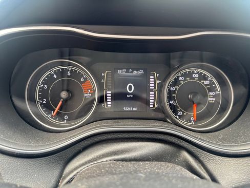 Used 2020 Jeep Cherokee Latitude Plus FWD image 33