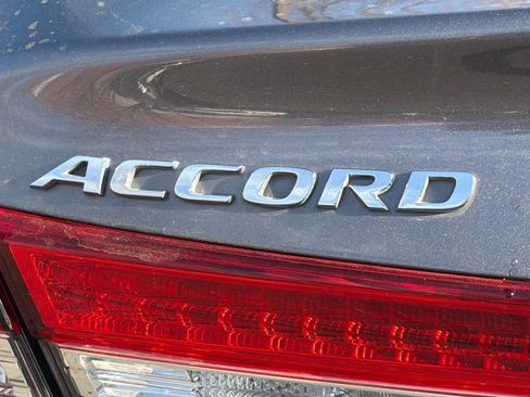 Used 2018 Honda Accord EX image 12