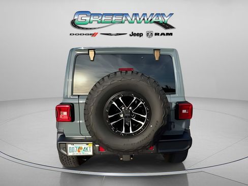 Used 2025 Jeep Wrangler Willys image 3