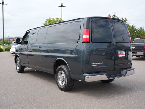 Used 2018 Chevrolet Express 3500 LT w/ LT Preferred Equipment Group RWD image 5