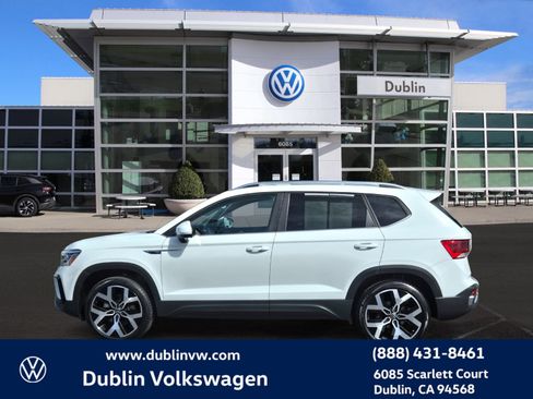 Certified 2023 Volkswagen Taos SEL image 7