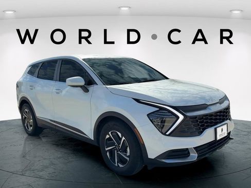 Certified 2025 Kia Sportage LX FWD image 2
