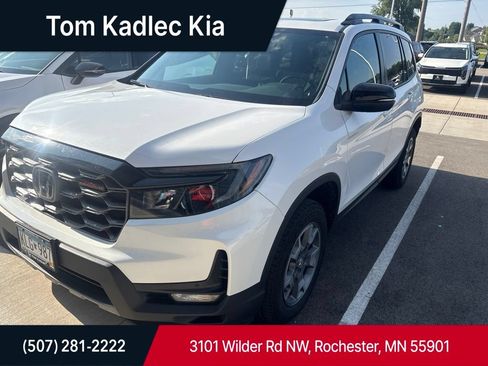 Used 2023 Honda Passport TrailSport image 1