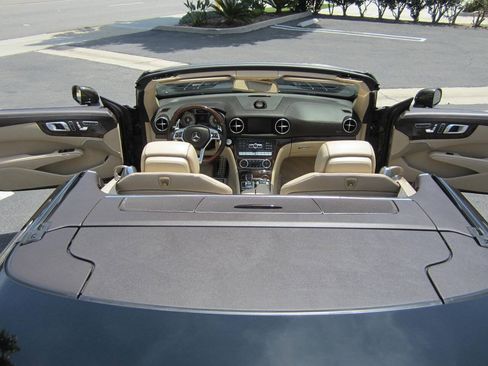 Used 2013 Mercedes-Benz SL 550 image 24