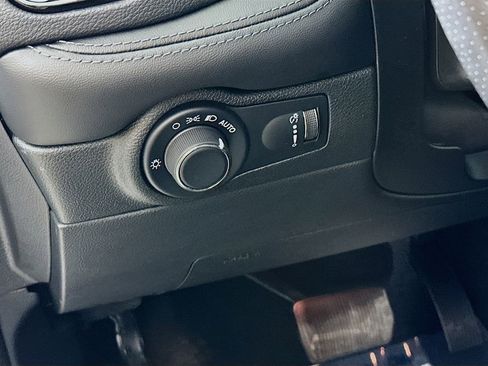 Certified 2024 Dodge Durango SXT image 18