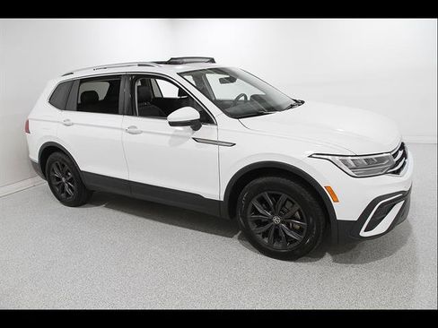 Certified 2024 Volkswagen Tiguan SE AWD/4WD image 1