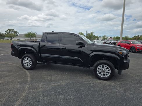 Used 2025 Toyota Tacoma SR image 2