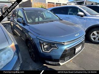 Used 2023 Kia Niro SX Touring video 1