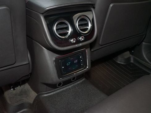 Used 2020 Bentley Bentayga AWD/4WD image 20