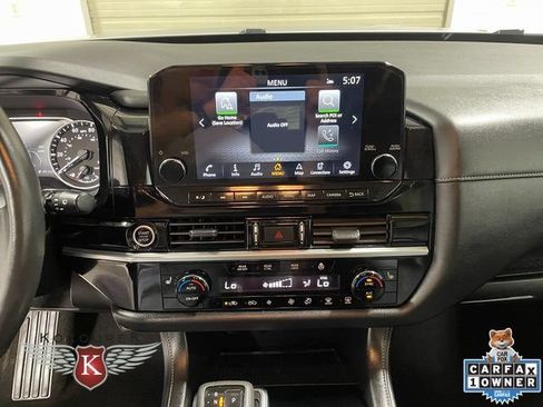 Used 2024 Nissan Pathfinder SL w/ Black Appearance Package AWD/4WD image 17
