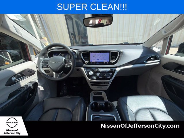 Used 2024 Chrysler Pacifica Touring-L FWD image 19