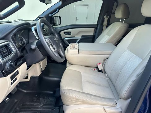 Used 2017 Nissan Titan SV AWD/4WD image 17