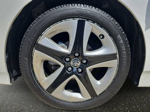 Used 2016 Toyota Prius Three Touring FWD image 35