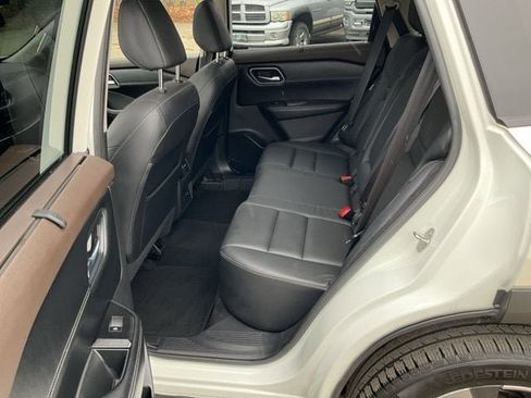 Used 2021 Nissan Rogue SL w/ Premium Package image 17