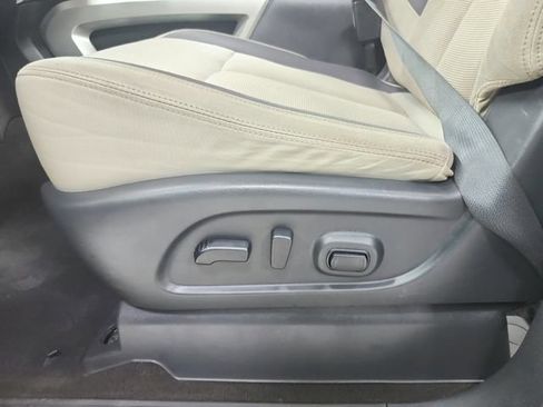 Used 2020 Nissan Titan SV w/ SV Convenience Package RWD image 20