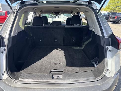 Used 2023 Nissan Rogue SV FWD image 7