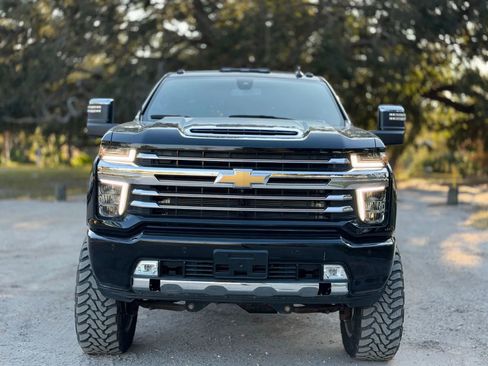 Used 2023 Chevrolet Silverado 2500 High Country w/ Safety Package II image 9