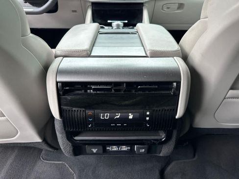 Used 2025 Jeep Wagoneer 4WD w/ Convenience Group I image 29