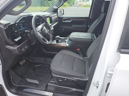 Used 2025 Chevrolet Silverado 1500 RST w/ Convenience Package II AWD/4WD image 16