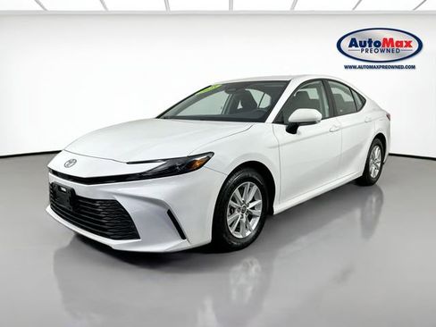 Used 2025 Toyota Camry LE image 1