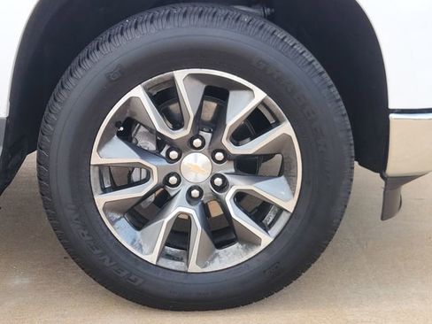 Used 2025 Chevrolet Silverado 1500 LT AWD/4WD image 10