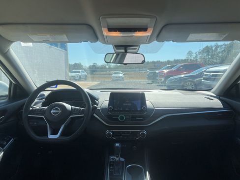 Used 2023 Nissan Altima 2.5 SV image 9