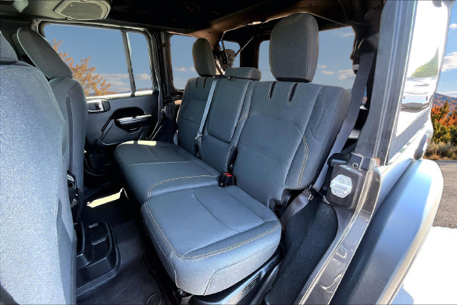 Used 2024 Jeep Wrangler Unlimited AWD/4WD image 21