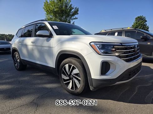 Used 2025 Volkswagen Atlas SE AWD/4WD image 11