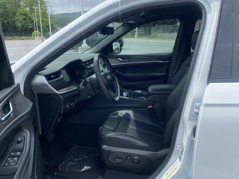 New 2025 Jeep Grand Cherokee L Limited w/ Luxury Tech Group II image 16