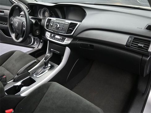 Used 2013 Honda Accord LX image 26