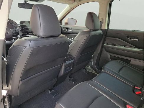 Used 2022 Nissan Pathfinder SL FWD image 15
