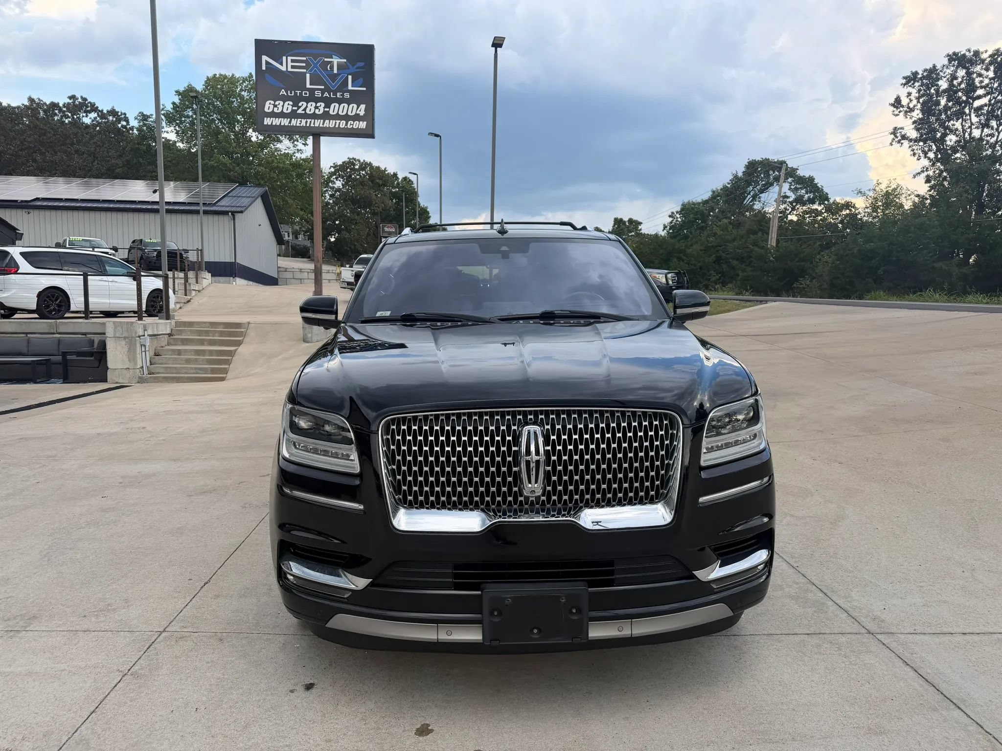 Used 2018 Lincoln Navigator Select w/ Technology Package AWD/4WD image 4
