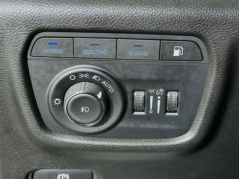 Used 2023 Jeep Grand Cherokee 4WD 4xe image 17