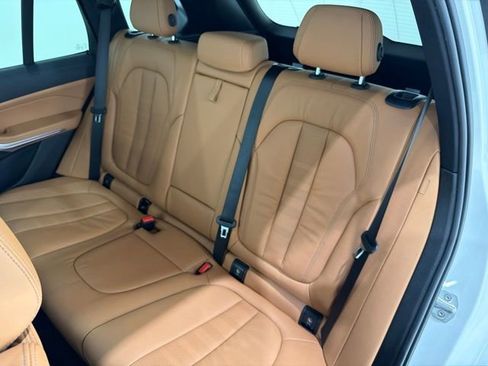 Used 2019 BMW X5 xDrive40i w/ Convenience Package AWD/4WD image 16