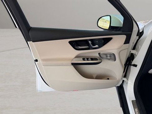 Used 2025 Mercedes-Benz GLC 350e 4MATIC image 15