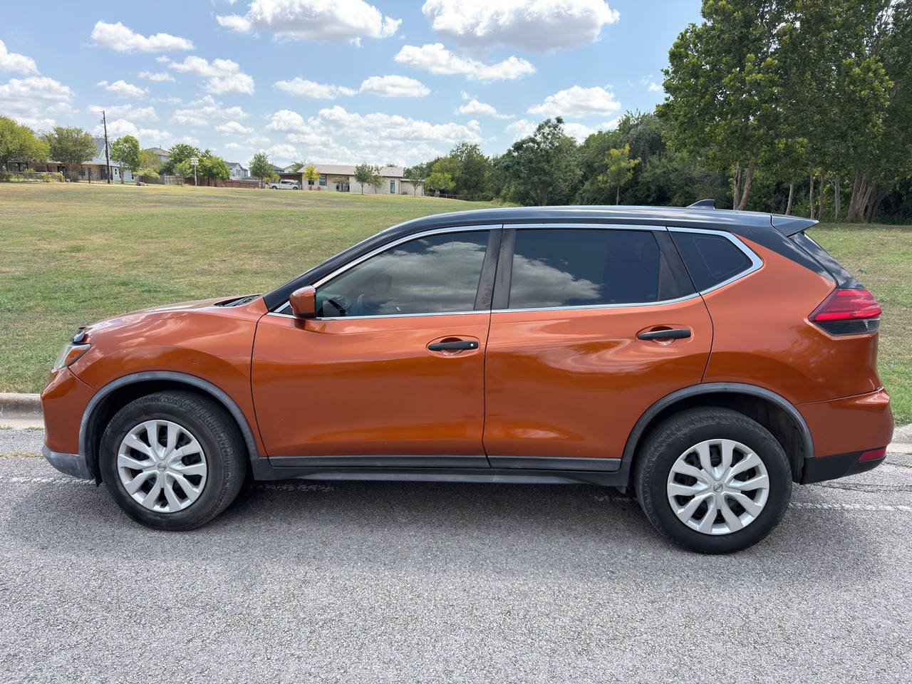 Used 2017 Nissan Rogue S AWD/4WD image 1