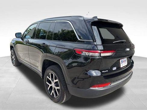 Used 2024 Jeep Grand Cherokee Limited image 3