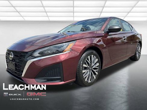 Used 2025 Nissan Altima 2.5 SV FWD image 8