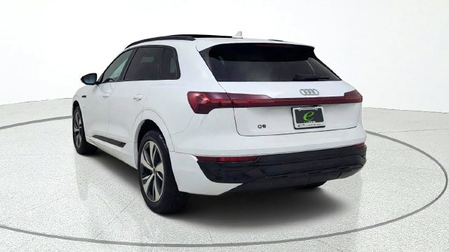 Used 2024 Audi Q8 e-tron Premium AWD/4WD image 6