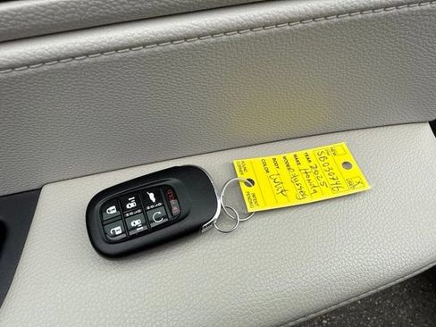 Used 2025 Honda Odyssey EX-L image 17
