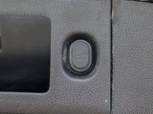 Used 2019 GMC Yukon XL Denali image 32